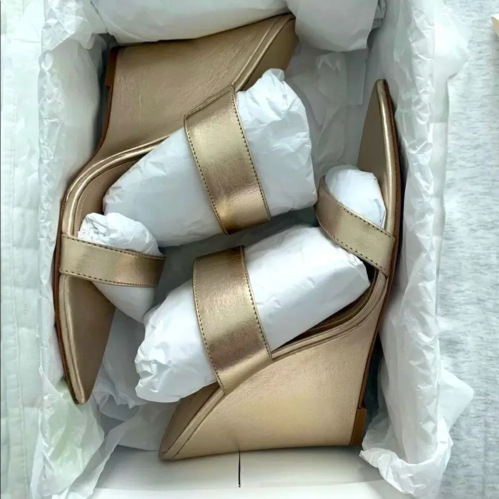 NEW SCHUTZ Soraya Gold Metallic Wedges Pointed